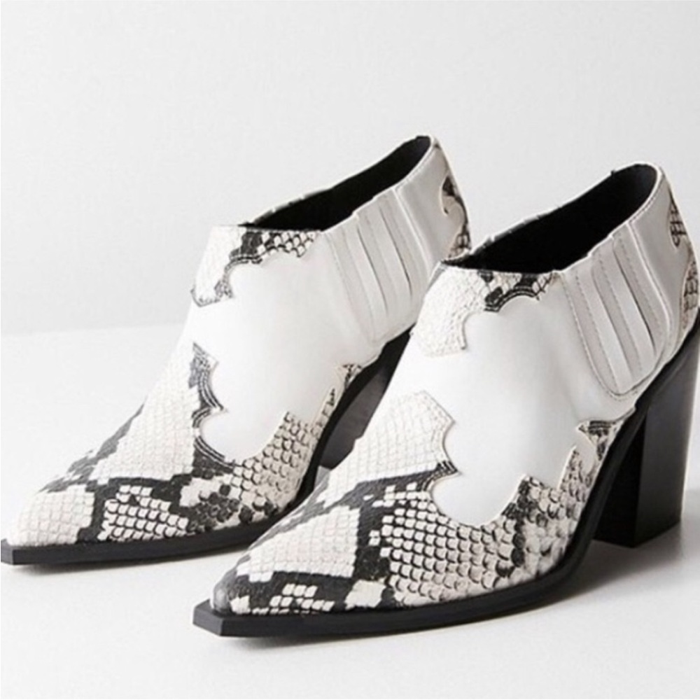 Urban Outfitters Snake Print Heeled Booties Size 8